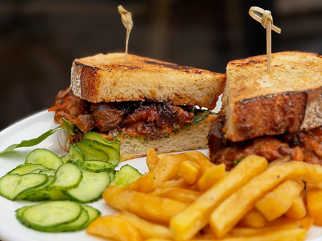 Сендвіч з телятиною