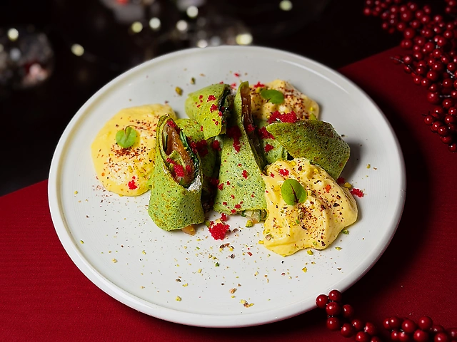 Шпинатні млинці з лососем