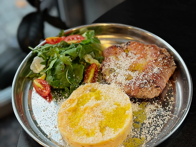 Біфштекс з картопляним пюре