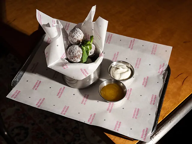 Солодкі сирний пончик