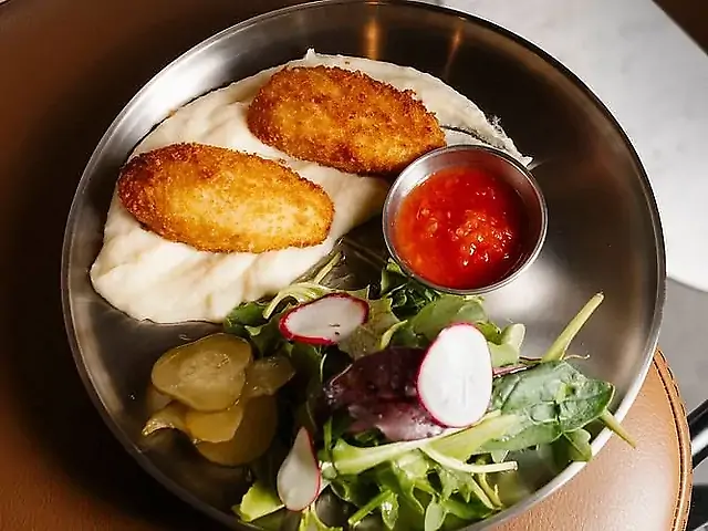 Міні котлети по-київськи з чеддером та картопляним пюре