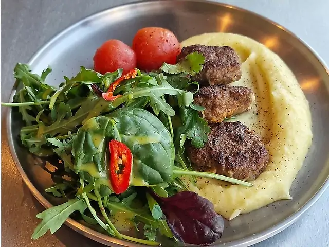 Кефте ягня з маринованими томатами