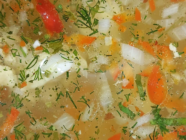 Курячий бульон з  фрикадельками