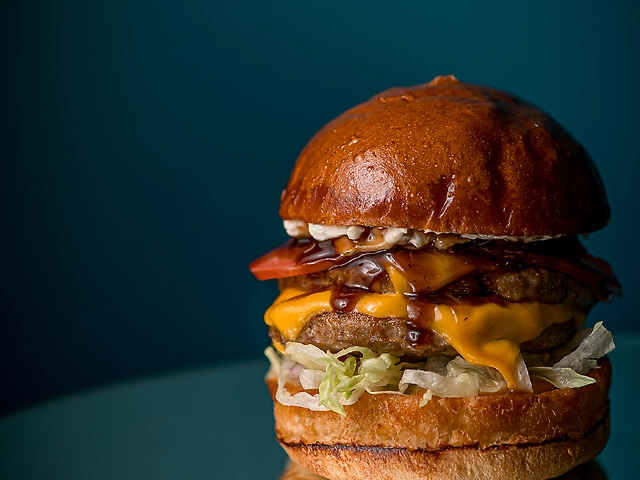 Бургер подвійний зі свининою