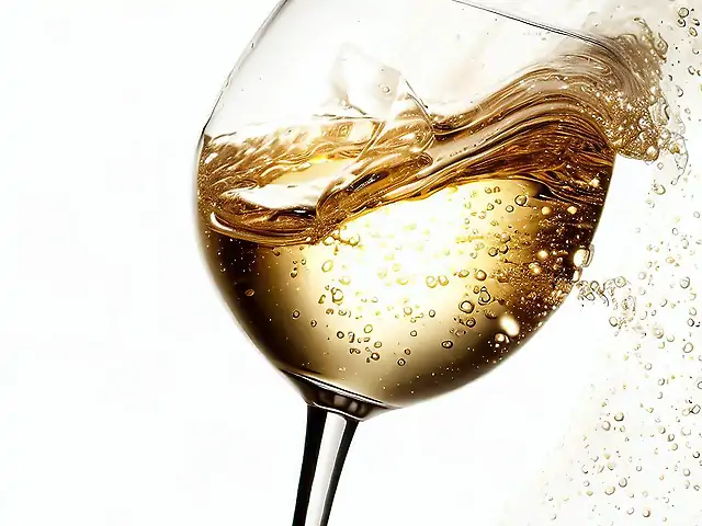 Вино Біла черешня біле напісолодке