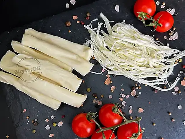 Сулугуні "Палички білі" 100г