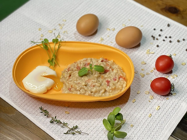 Oat risotto with tomato, cheese and poached egg