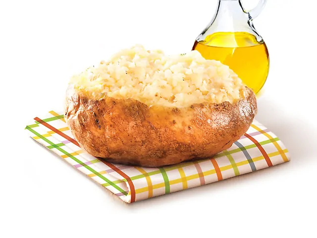 Запеченный картофель с курицей и грибами в сливочном соусе
