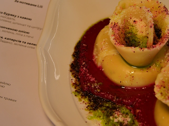 Равіолі з начинкою з лосося, каркасів та зелені