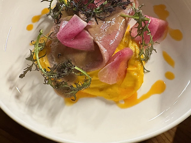 Обпалений слайс тунця