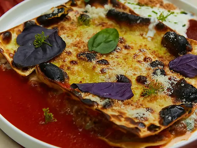 Велика тонка лазанья з печі