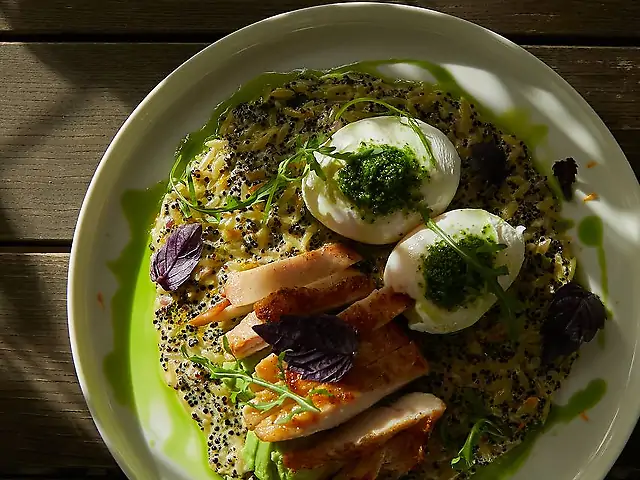 Поживний сніданок з трюфельним кіноа та орзо