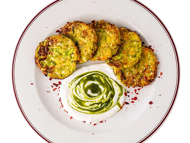 Оладки з кабачків зі сметаною