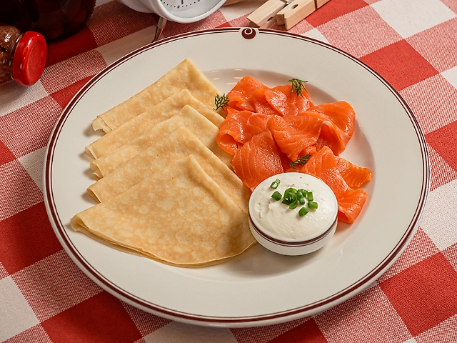 Млинці з лососем