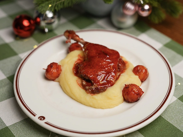 Качина ніжка з пюре