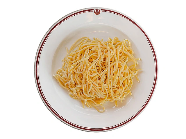 Яєчна локшина з маслом