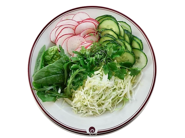 Салат із капустою та овочами