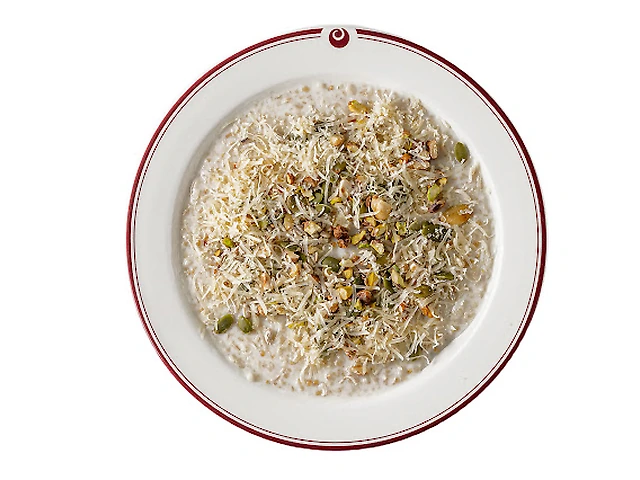 Вівсяна каша з пармезаном та горіхами