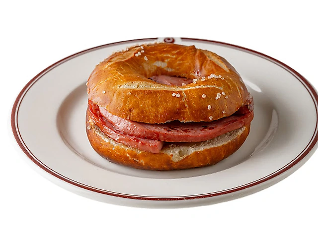 Одеський бублик з ковбасою смаженою
