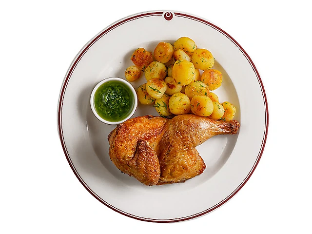 Курча зі смаженою картоплею