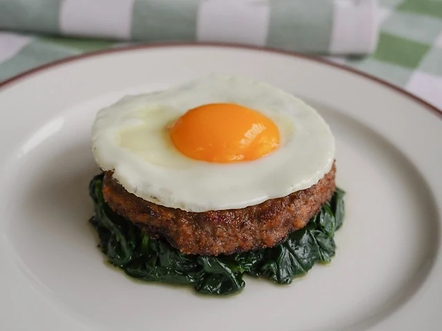 Біфштекс зі шпинатом