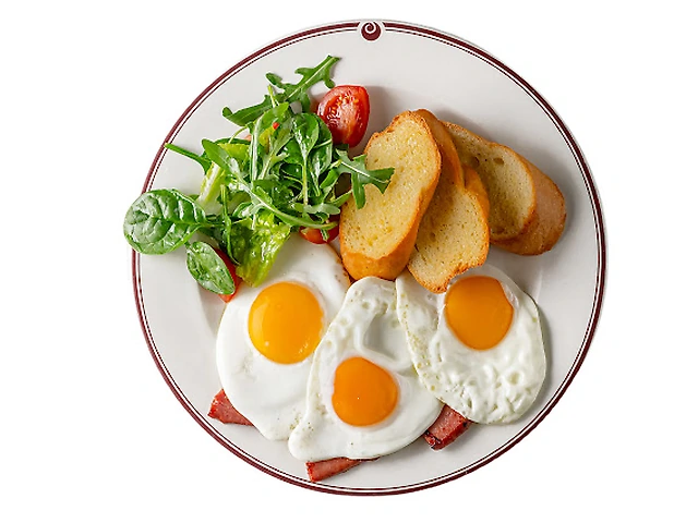 Яєчня з лікарською ковбасою