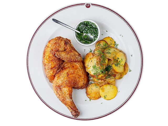 Курча зі смаженою картоплею