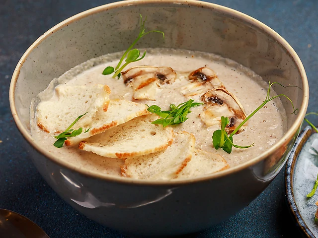 Cream soup with perch and mushrooms