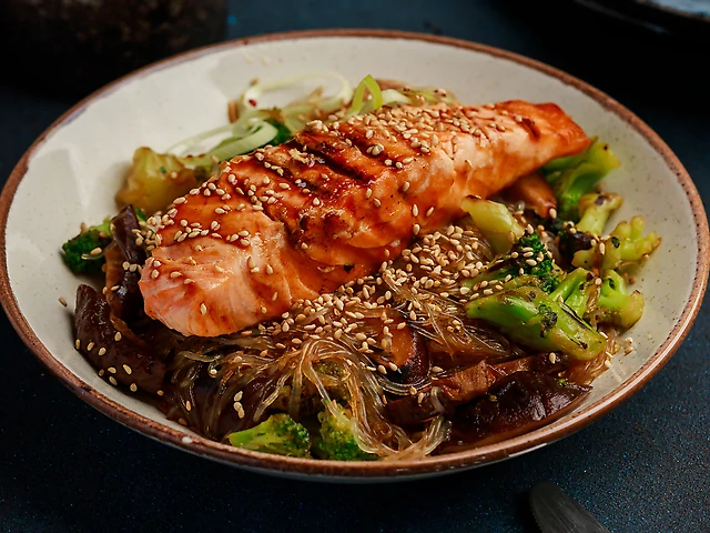 Rice noodles with salmon