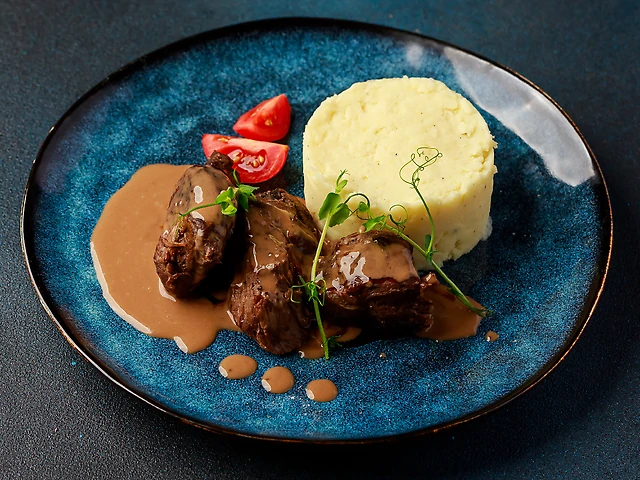 Stewed beef cheeks with mashed potatoes