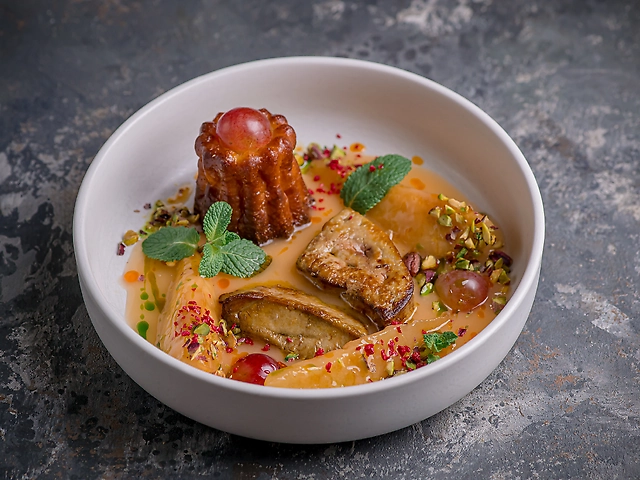 Фуагра з соусом апероль та карамелізованою грушею