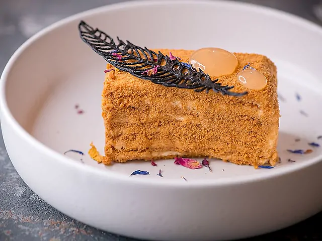 Медовик з апельсиновим кремом