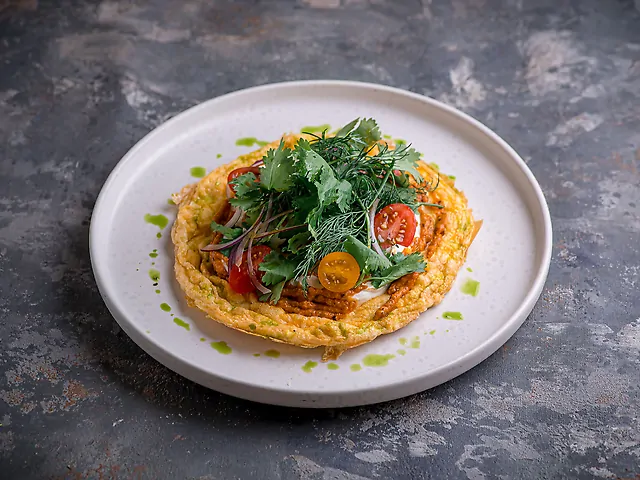 Кремово-сирний омлет із зеленню