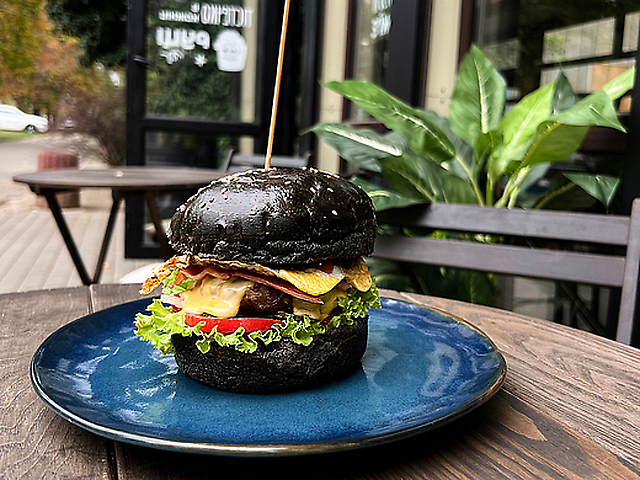 COMBO BLACK SPICY BEEF BURGER