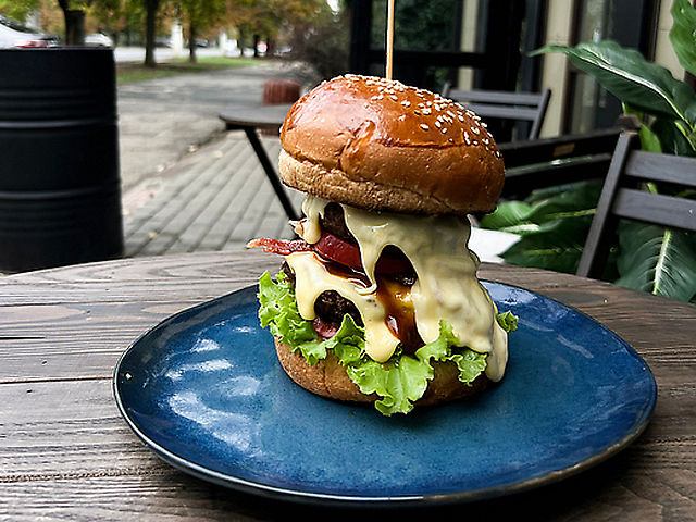 ROYAL BIG CHEESE BURGER