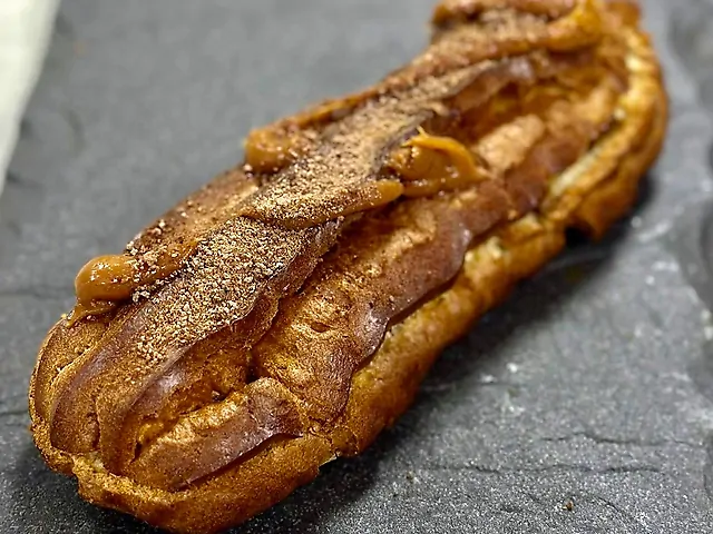 Еклер груша-карамель