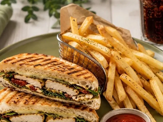 Сендвіч+фрі+напій