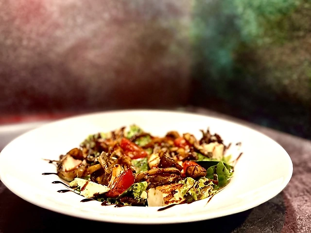 Салат з качиною грудкою