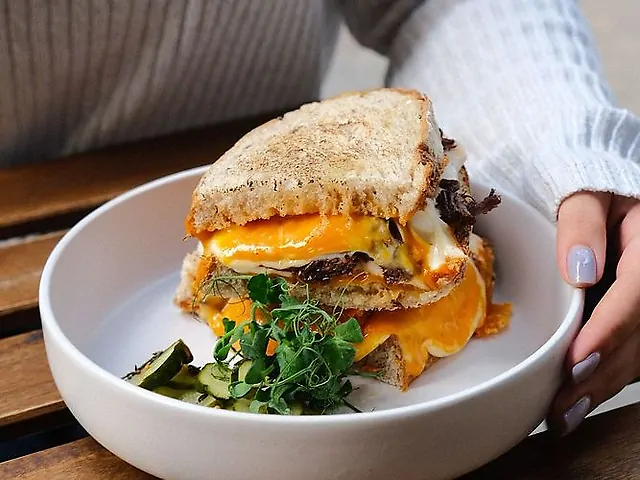 Сендвіч з рваною телятиною