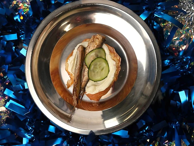 Міні круасан зі шпротами