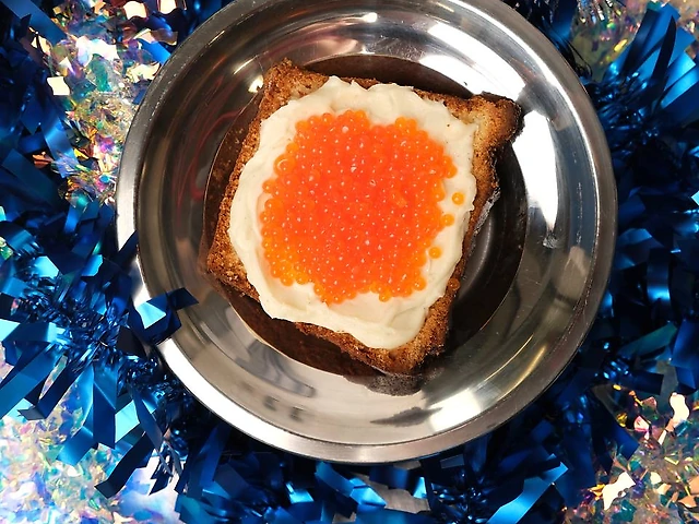 Бутерброд з мандариновою ікрою