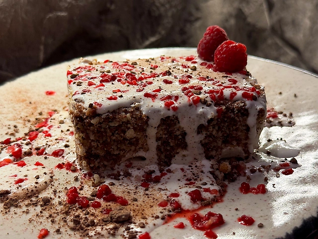 Сметанник з малиновою крихтою