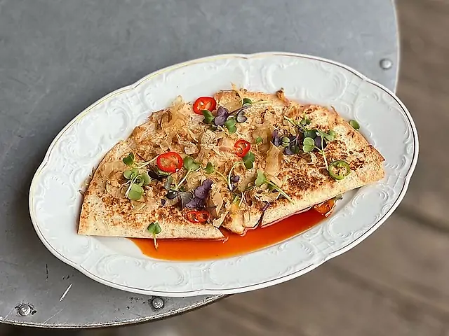 Сирна кесадилья з тунцем