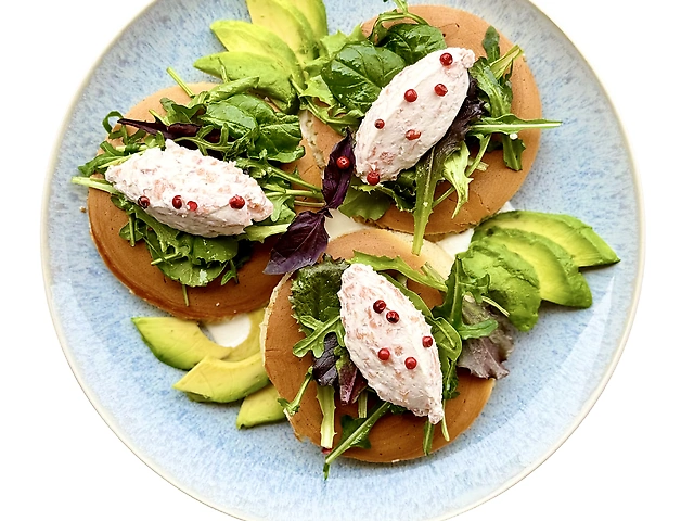 Панкейки солоні із лососем