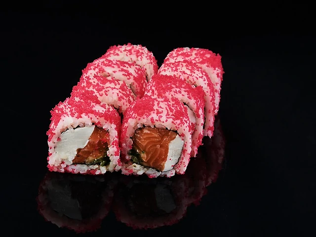 California roll with salmon