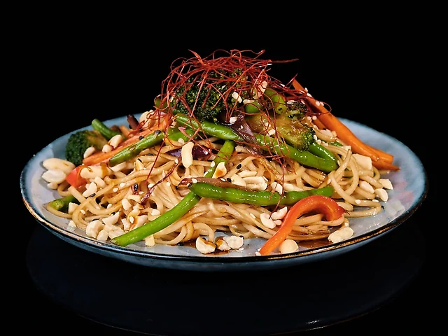 Egg noodles with vegetables