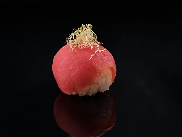 Nigiri with tuna