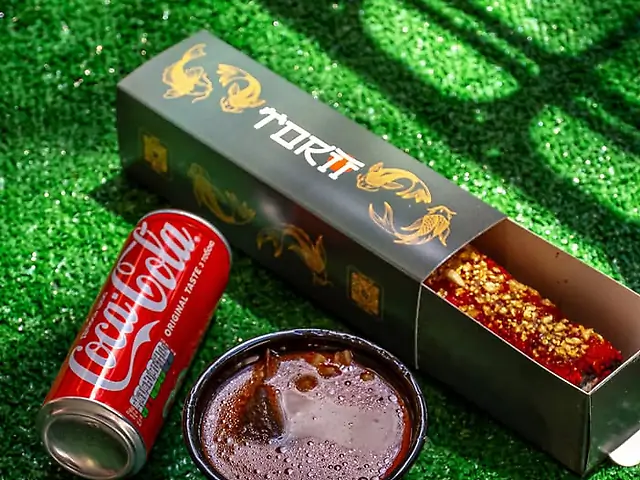 Комбо: Том ям з куркою, рол "Okinawa + напій