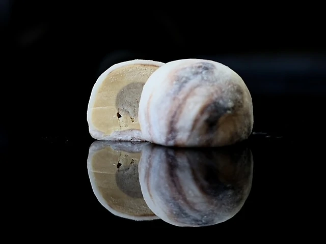 Toffee-coffee mochi