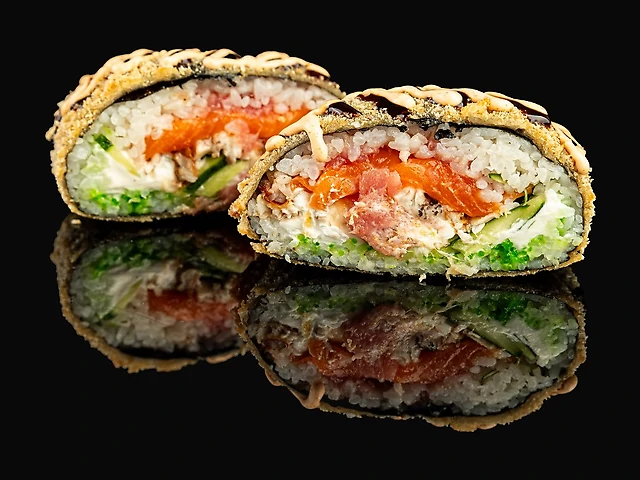 Burger with eel, salmon and tuna